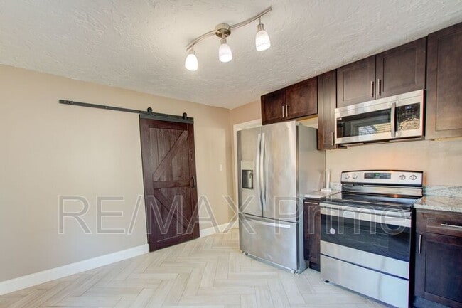 Building Photo - 200 Cynthia Dr