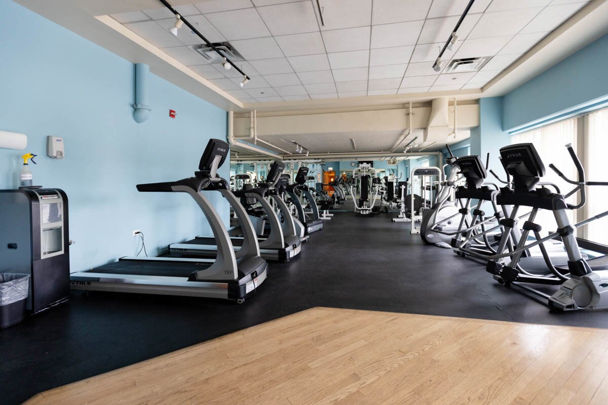 Building Photo - 933 W Van Buren St