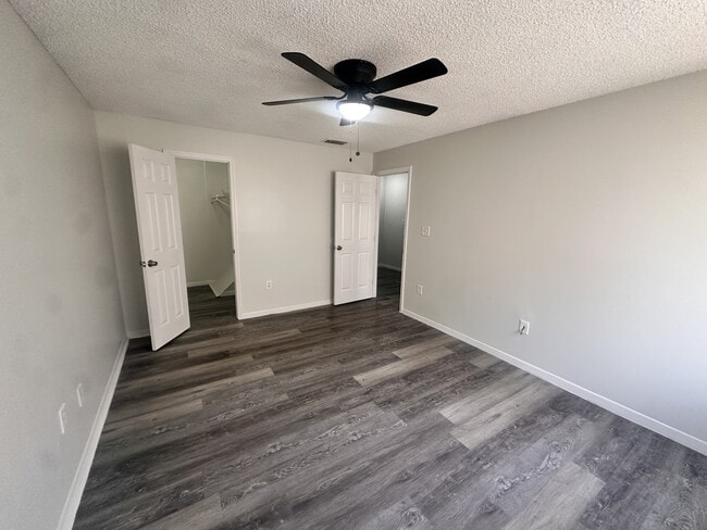 Building Photo - 1013 Spring Meadow Dr
