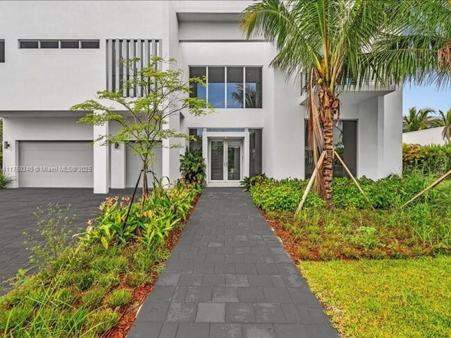 Building Photo - 16644 Botaniko Dr S