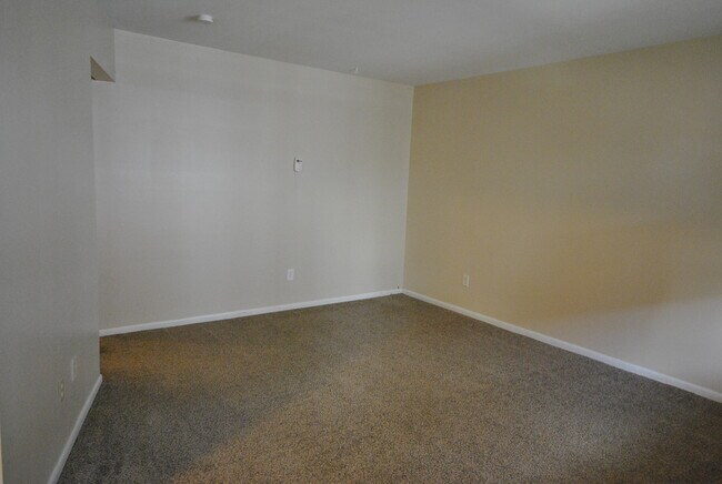 Two-Bedroom Living Room - 727 E Kingsley St