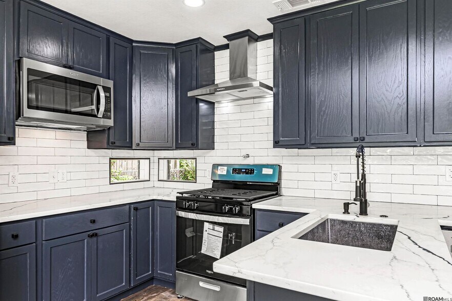 Building Photo - 535 Thornwood Dr