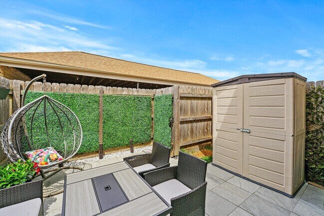 Building Photo - 1758 Sussex Walk