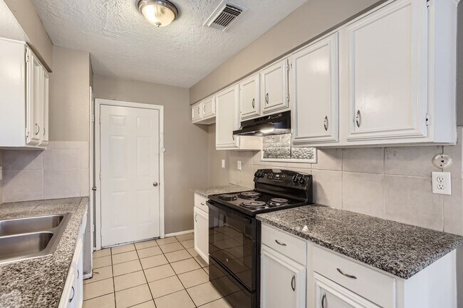 Building Photo - 5607 Circlegate Dr