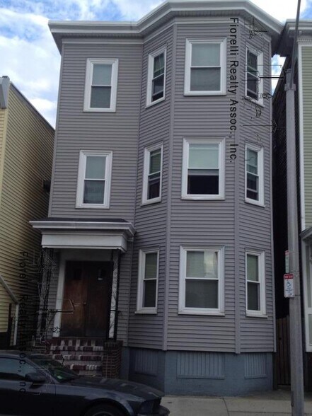 Primary Photo - 227 Maverick St