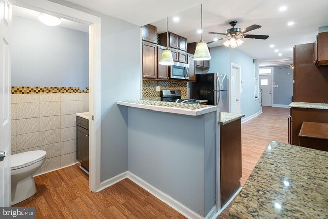 Building Photo - 447 N Wilton St