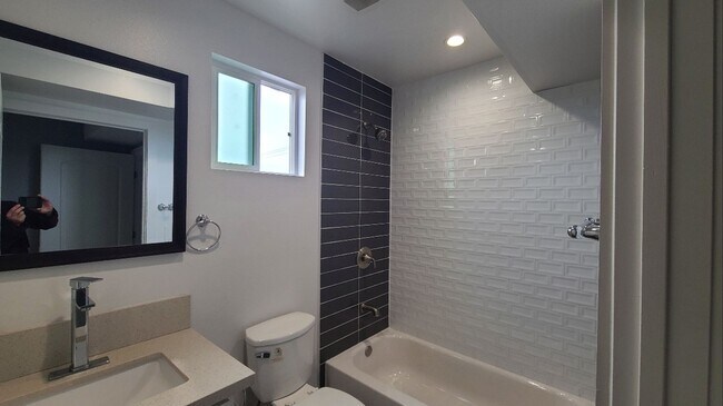 Building Photo - 32(839)