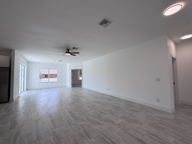Building Photo - 1605 Nora Ln