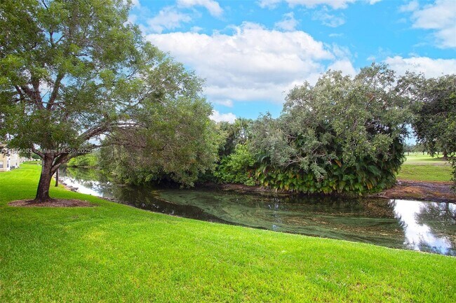 Building Photo - 643 Vista Isles Dr