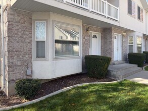 Building Photo - Peaceful Provo Row End Townhome