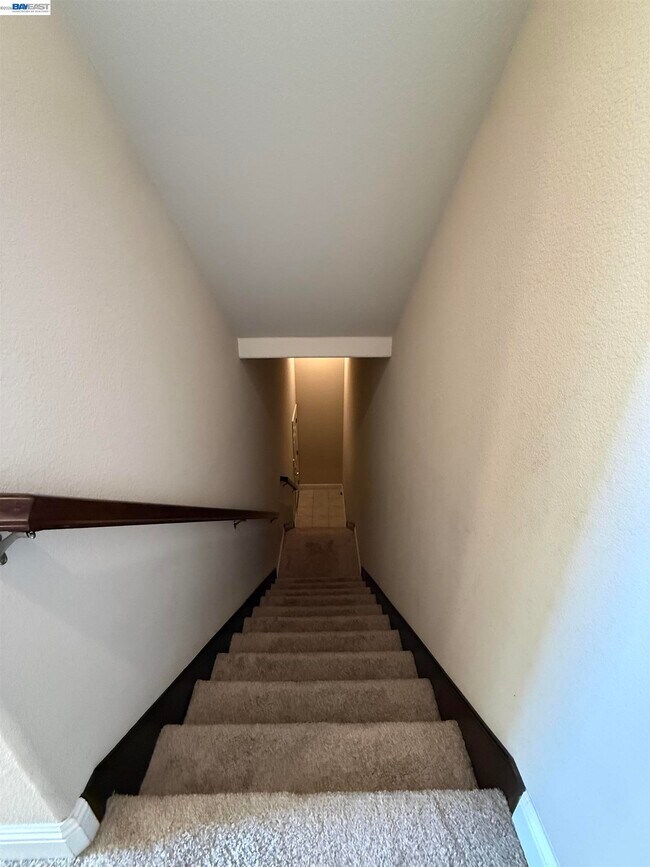 Building Photo - 6492 Bayview Dr