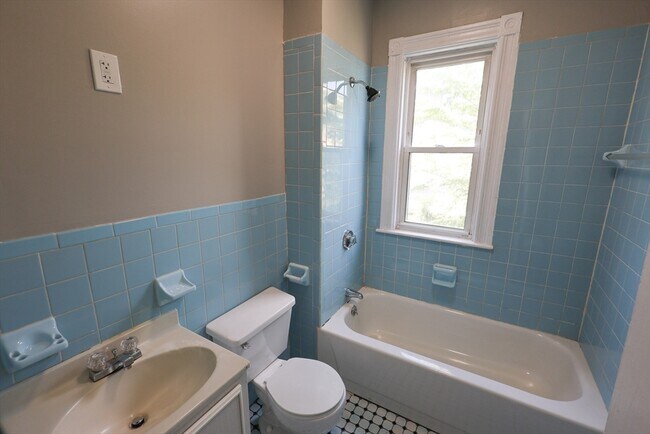 Building Photo - 69 Willowwood St