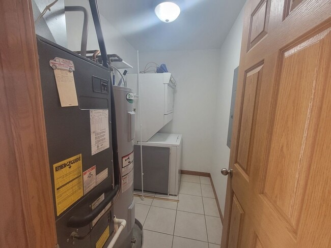 Building Photo - Beautiful 2 Bed, 2 Bath Luxury Condo - Free Month w/13 mo Lease!