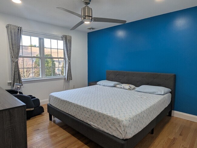 Building Photo - 1284 County St