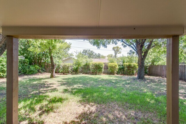 Building Photo - No Carpet! Great tree shaded yard!