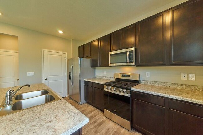 Building Photo - 4 Bedroom at Trotter's Landing in Camby With Pond View!