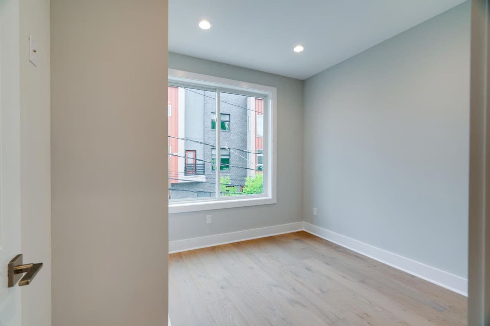 Building Photo - Spacious 3BR Home with Finished Basement & Roof Deck