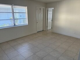 Building Photo - 4741 NE 21st Ter