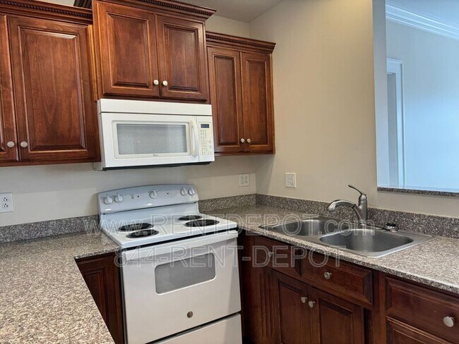 Building Photo - 532 S Alvord Blvd