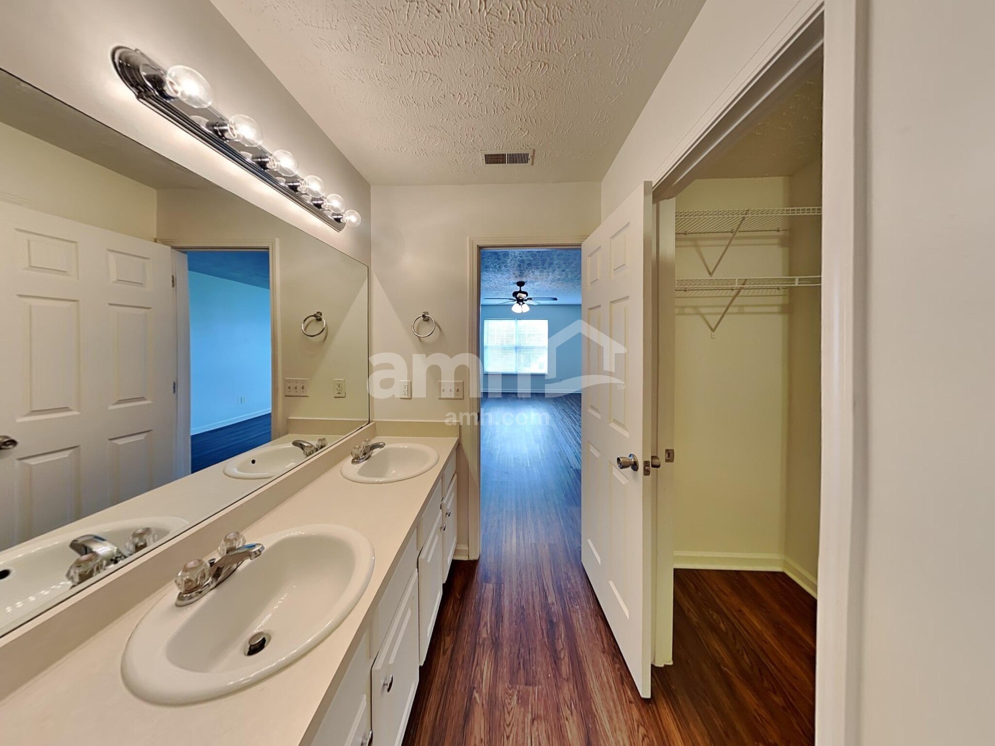 Building Photo - 604 Blossom Hill Dr