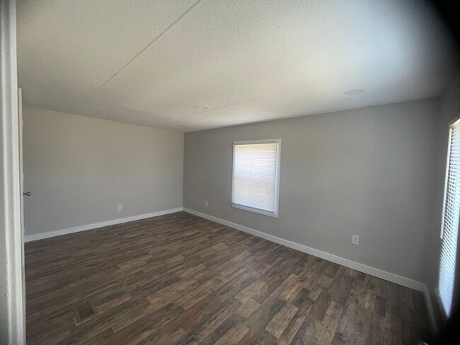 Building Photo - 3 BR 2 Bath 1,280 sq ft singlewide mobile ...