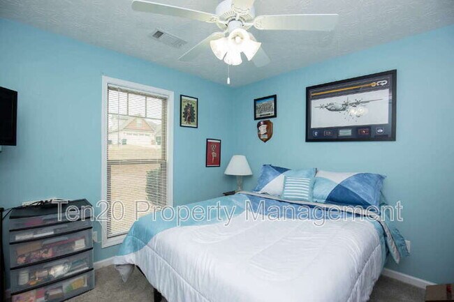 Building Photo - 3100 Gatewood Dr