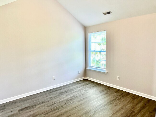 Building Photo - Updated 4BD, 2.5BA Raleigh Home With a 2-C...