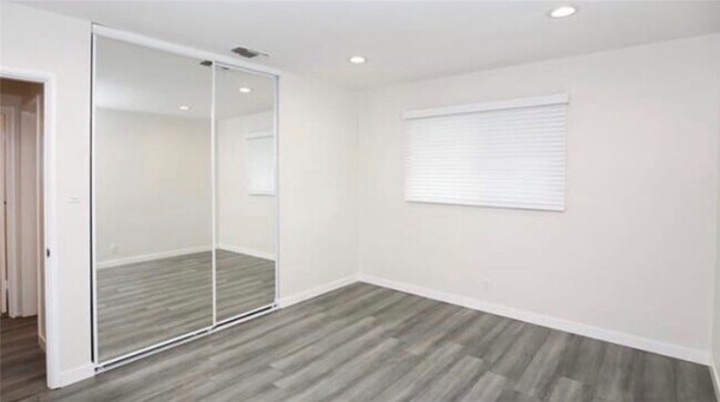 Building Photo - 10920 Mather Ave