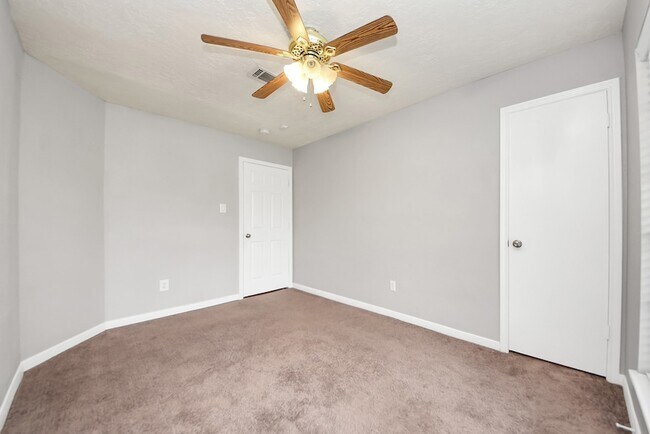 Building Photo - 15739 Oak Mountain Dr
