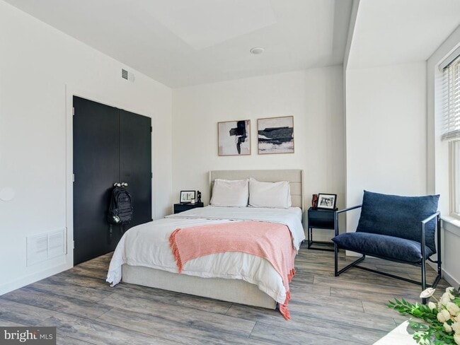 Building Photo - 1931 Colonial St