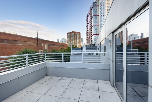 Building Photo - 1917 S Calumet Ave