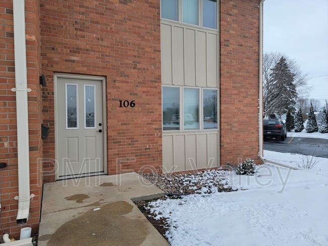 Building Photo - 104 Sycamore St