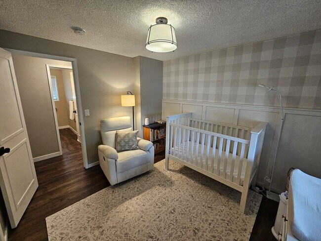 Building Photo - Beautifully Remodeled Home in the Valley