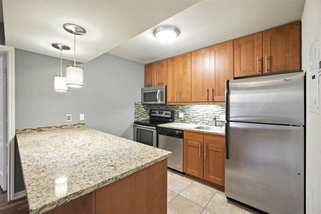 Building Photo - 7685 Northcross Dr