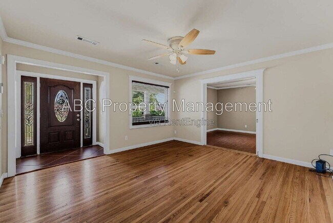 Building Photo - 911 Eicher Ave