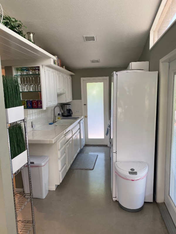 Building Photo - 777 E San Lorenzo Rd