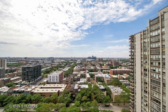 Building Photo - 1355 N Sandburg Terrace