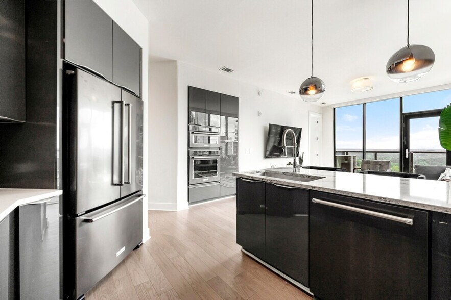 Building Photo - 1400 W Peachtree St NE