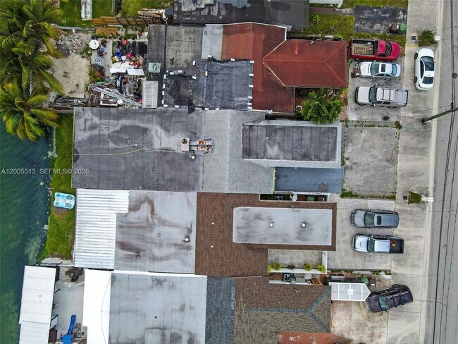 Building Photo - 862 W 79th St