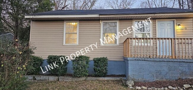 Building Photo - 2310 N Chamberlain Ave