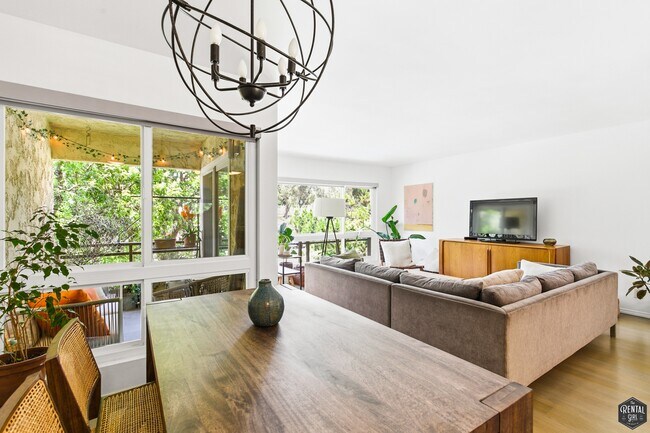 Building Photo - 5625 Green Valley Cir