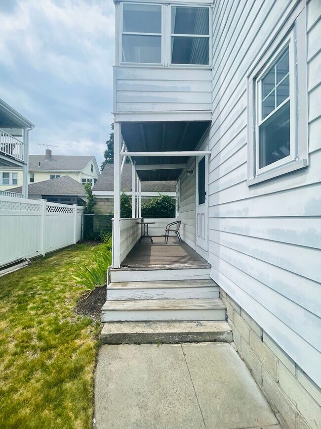 Building Photo - 16 Templeton Pkwy