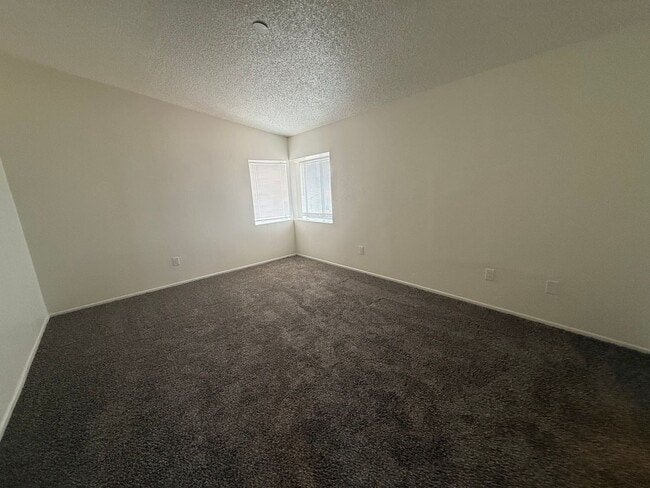Building Photo - Victorville-3 Bedroom2 Bathrooms,2 Story Home, New Paint, New Carpet,