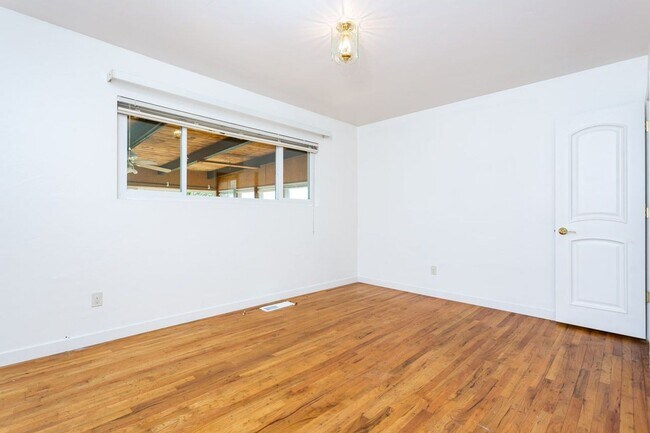 Building Photo - Large Traditional Home in La Mesa!