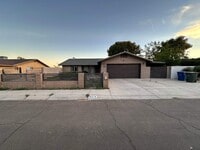 Building Photo - 3215 London Dr