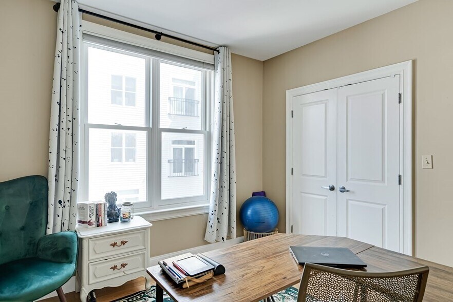 Building Photo - 1721 Washington St