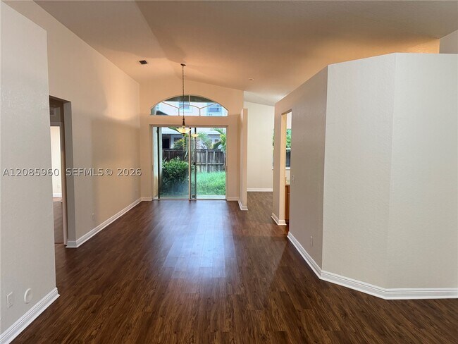 Building Photo - 5044 SW 139th Ave