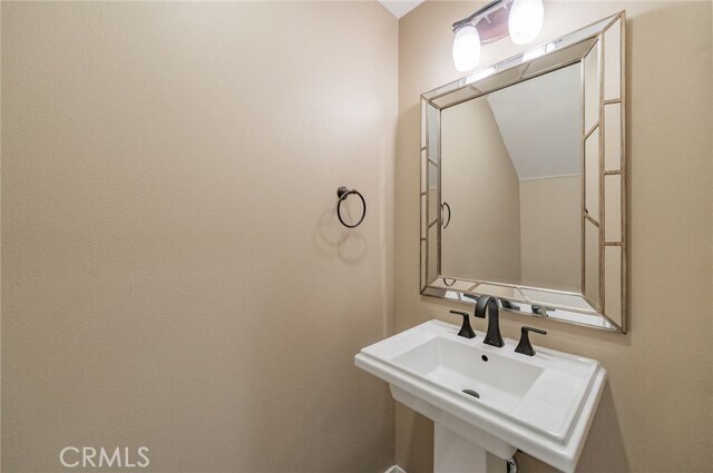 Building Photo - 1351 S Magnolia Ave