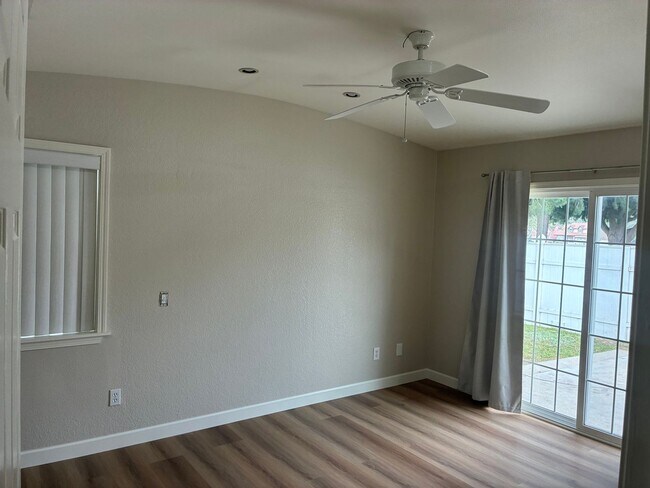 Building Photo - 3 Bedrooms with big backyard-CALL FOR OUR MOVE IN SPECIAL