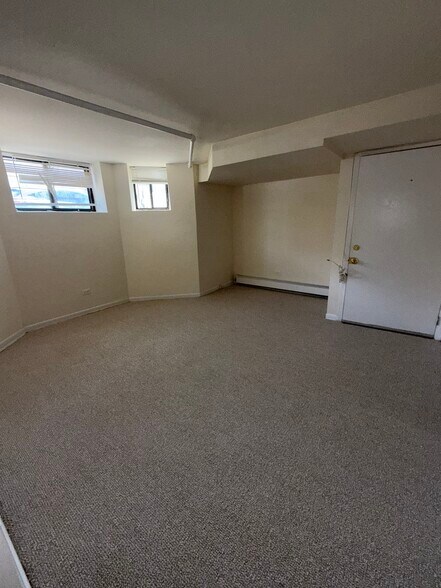 Building Photo - 3610 N Racine Ave